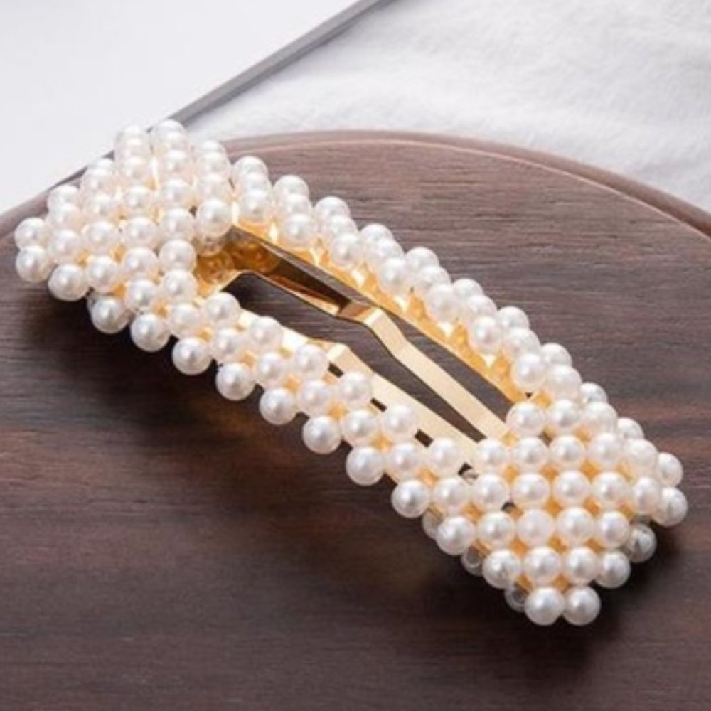 🇺🇸 3/$30 Minimalist Gold Tone Pearl Hair Clip